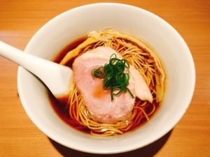 新宿で最強レベルの醤油ラーメン『醤油らぁ麺』＠らぁ麺 はやし田 新宿本店【新宿】
