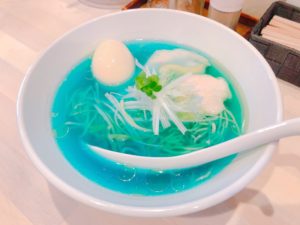 インスタ映えがやばいハワイアンブルーラーメン『鶏清湯　青』＠吉法師【浅草】