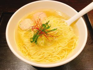 その日一番の旬の魚５種のアラから出汁をとる『あら炊き塩らぁめん』＠麺屋　海神【新宿】