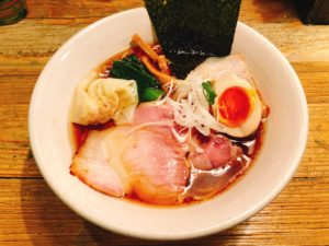 ミシュラン2年連続掲載！全国で３本の指に入る超人気ラーメン店の『特製醤油らあめん』＠Homemade Ramen 麦苗【大森】
