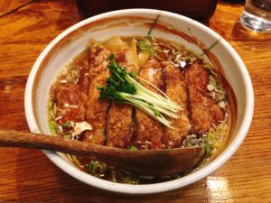 激うまボリューミーなパーコー（排骨）が乗った和風ラーメン『ぱいくーめん』＠新高揚【新宿】