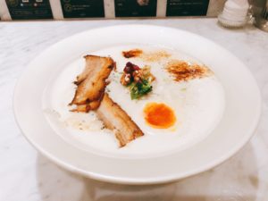 インスタ映えすること間違いなし！まるでスイーツのような美しすぎる真っ白な豆乳の『鶏白湯らぁめん』＠メンショー サンフランシスコ【新宿】