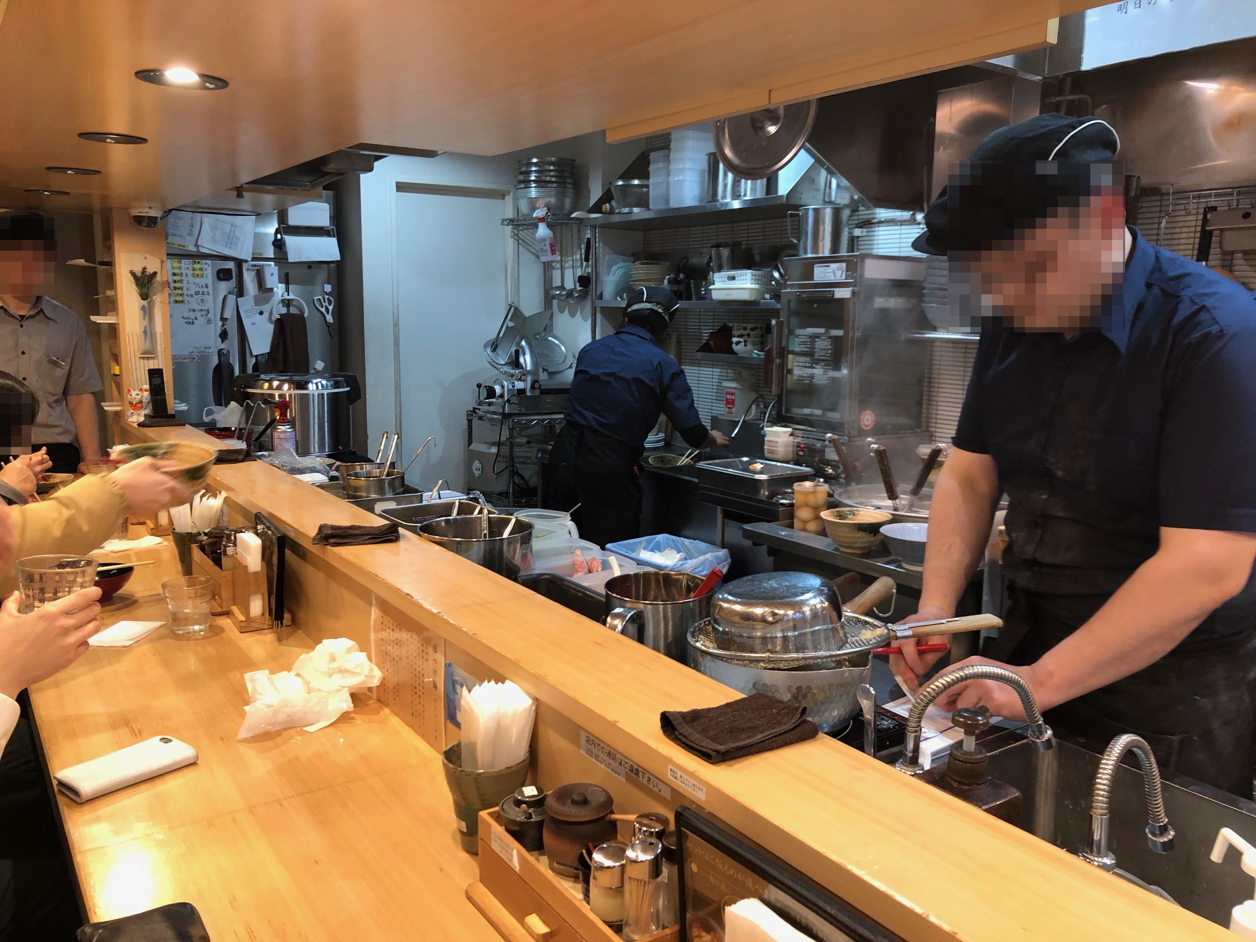 焼きあご塩らー麺たかはし　店内