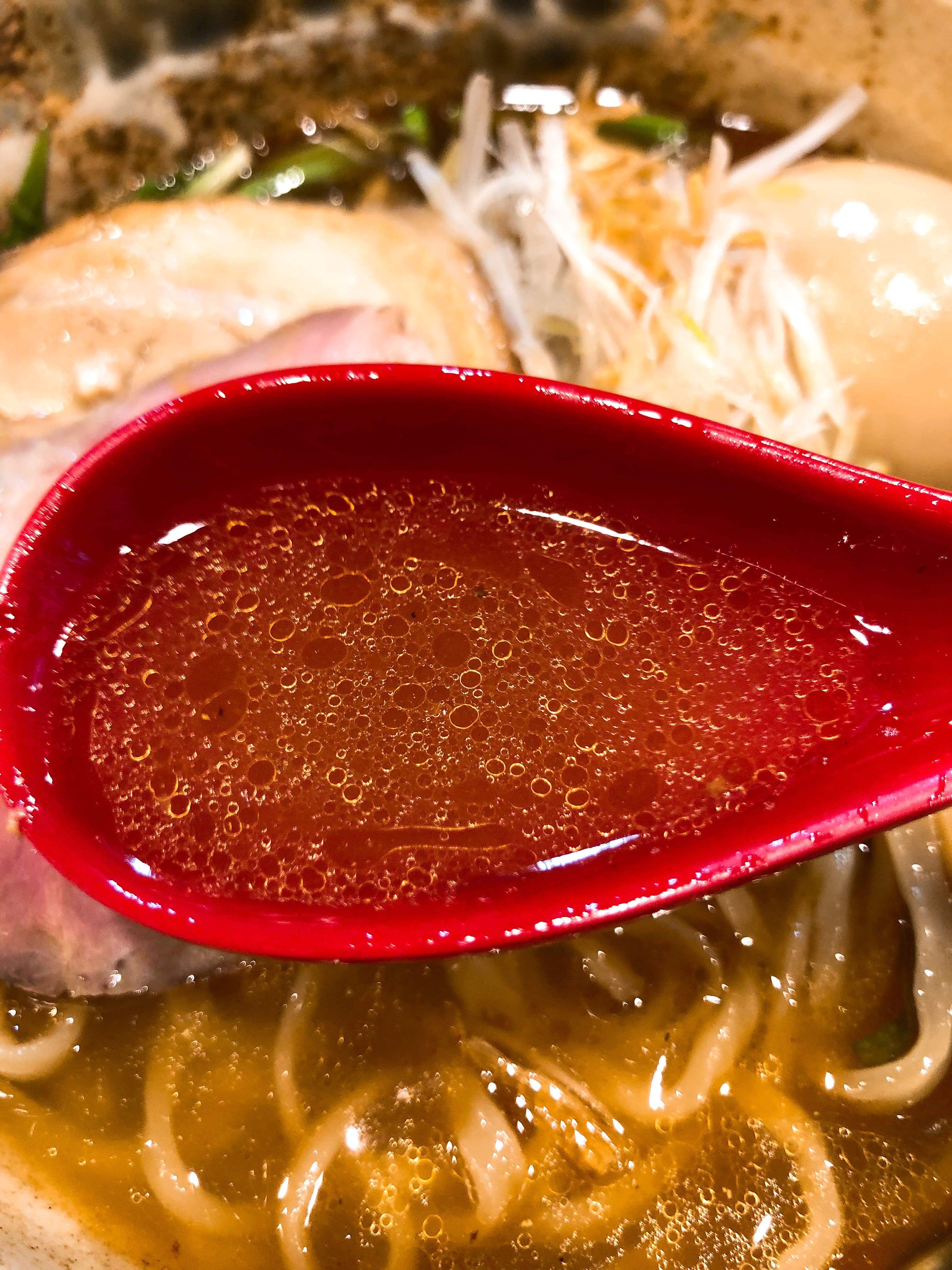 味玉入り焼きあご塩らー麺　スープ