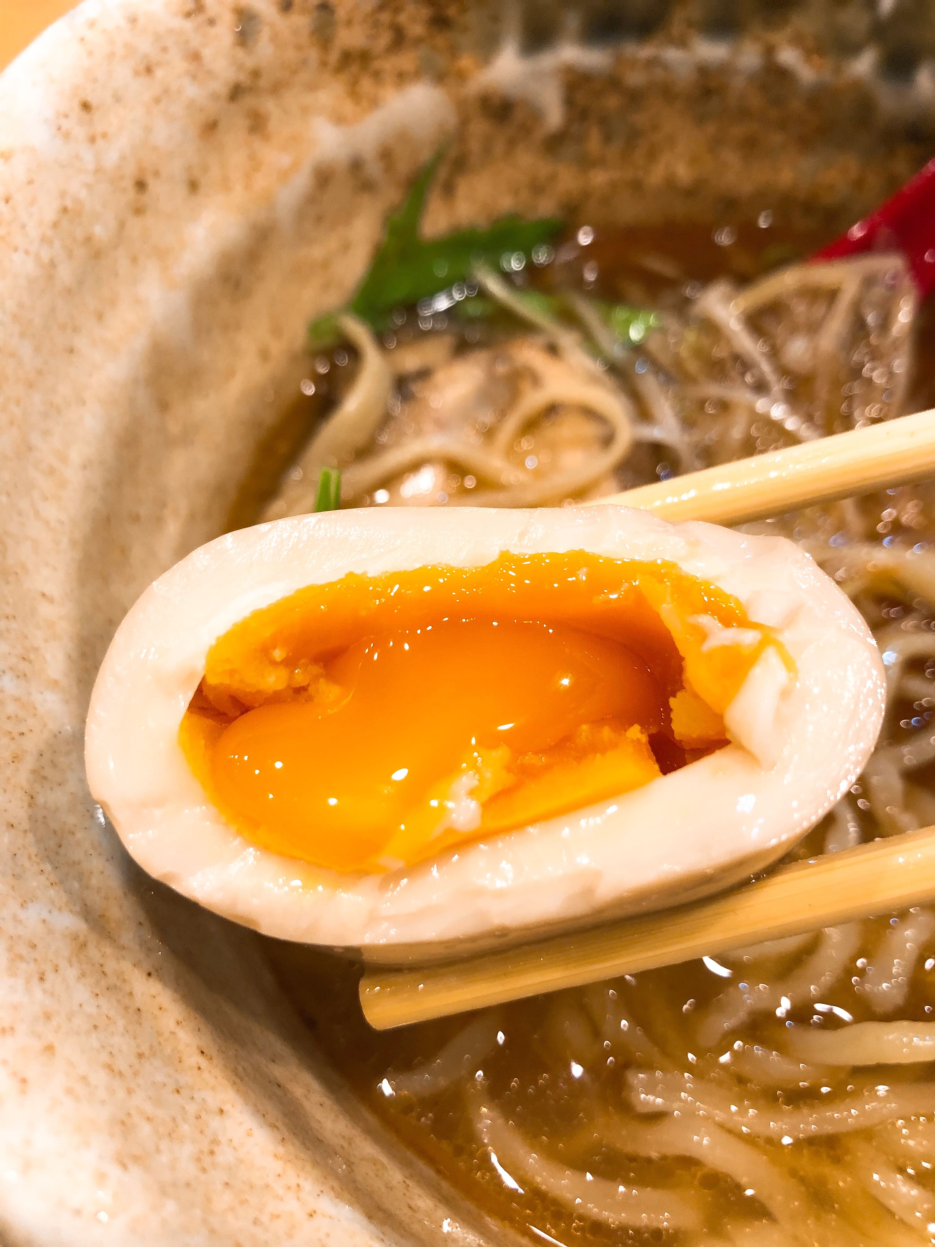 味玉入り焼きあご塩らー麺　味玉