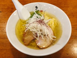 濃厚な鶏出汁の見事な黄金スープが美しい『鶏そば』＠鶏そば　きび【目黒】