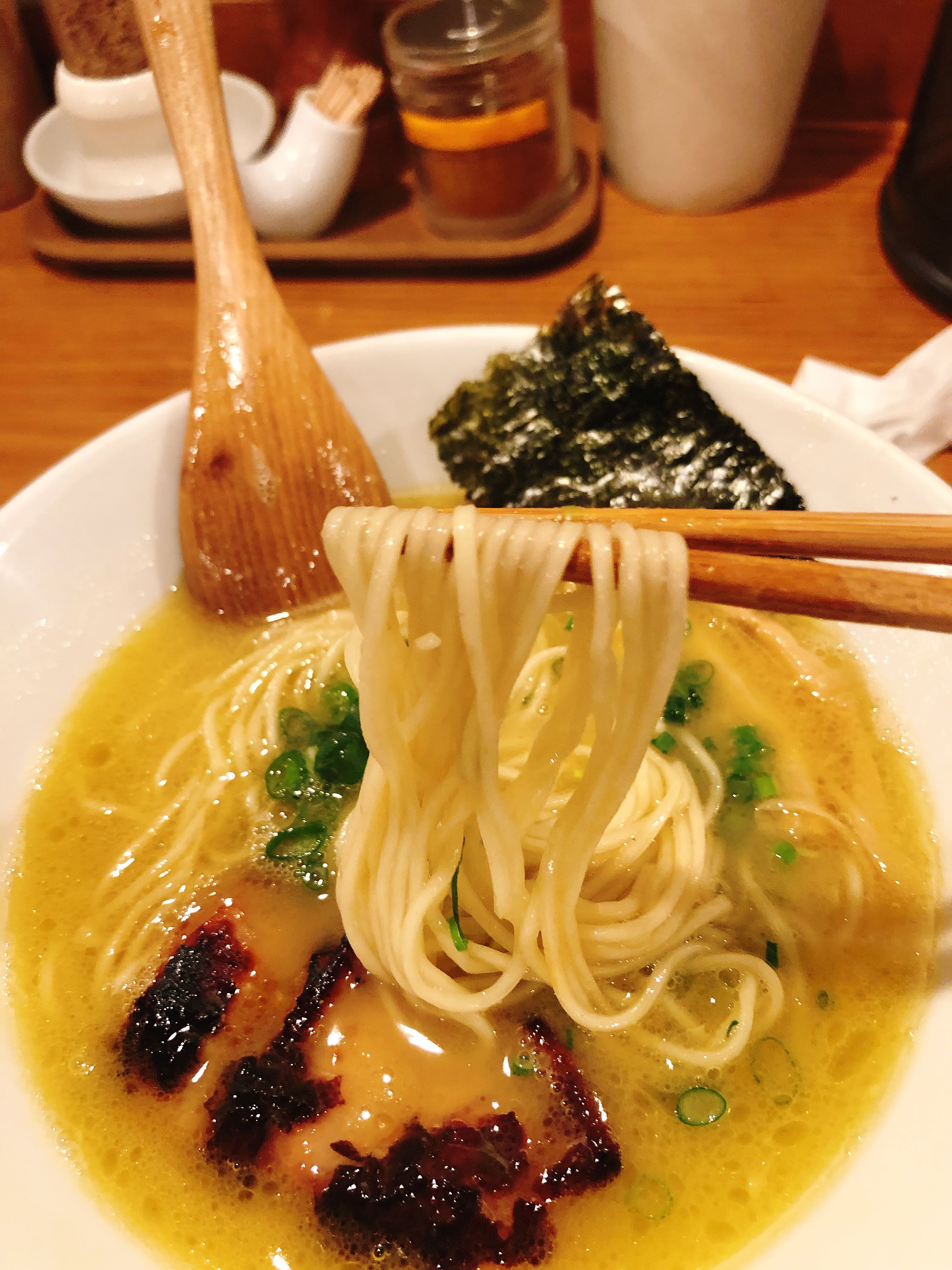 ラーメン　とろり　麺