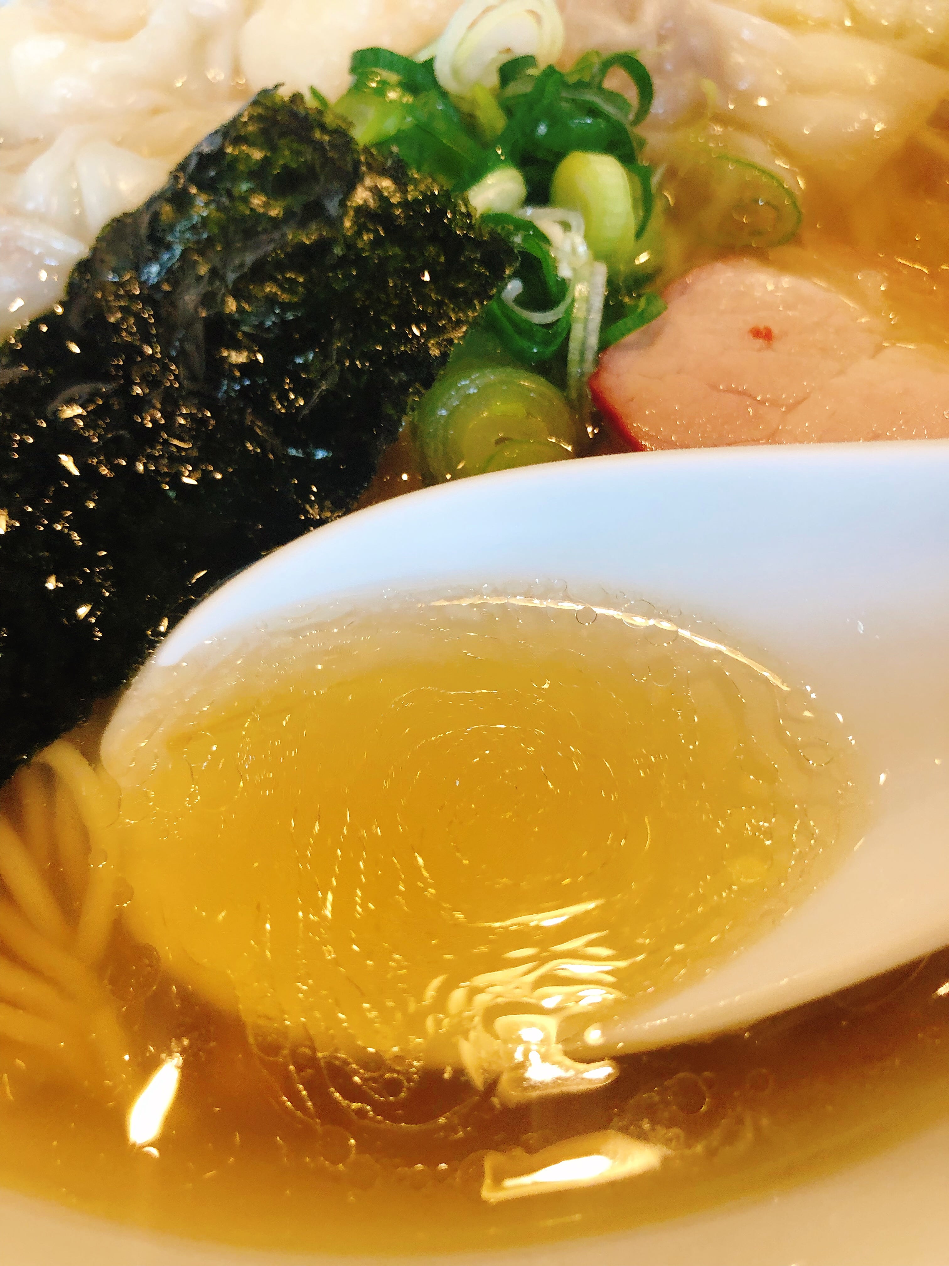 特製ワンタン麺　スープ